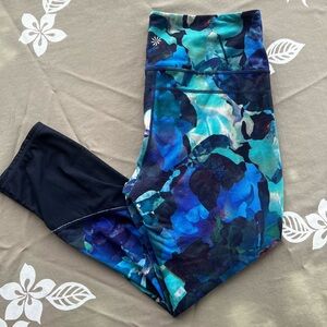 Athleta Caspian Blue Mystique Chaturanga Capri Leggings Size Medium